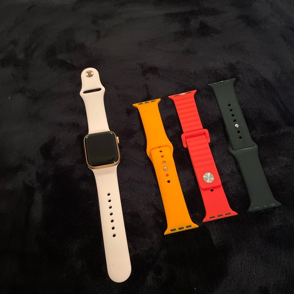 Gold Apple Watch 40mm GPS cellular (series 3)..